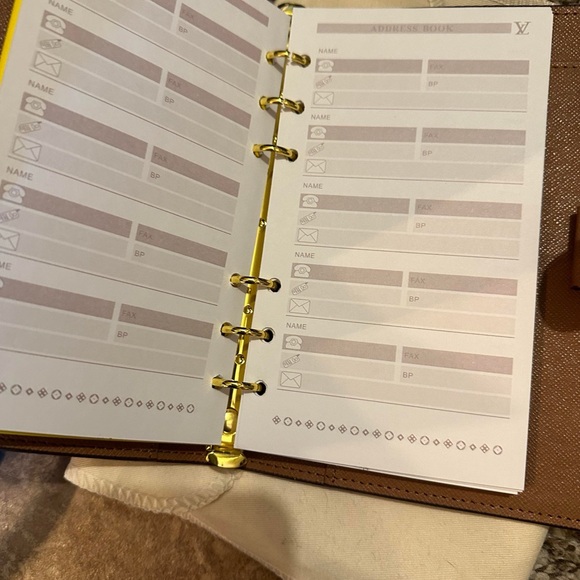 Louis Vuitton Brown and Tan Wallet with Iconic Monogram Pattern - Picture 2 of 13